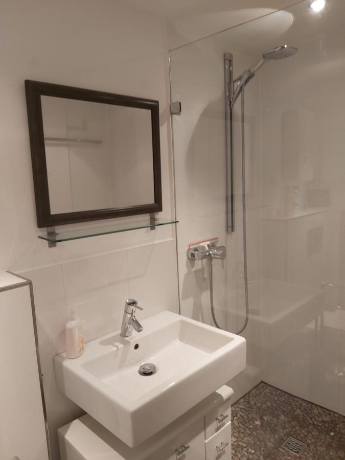 Well Located Flat With Balcony Apartment Dusseldorf Exterior photo